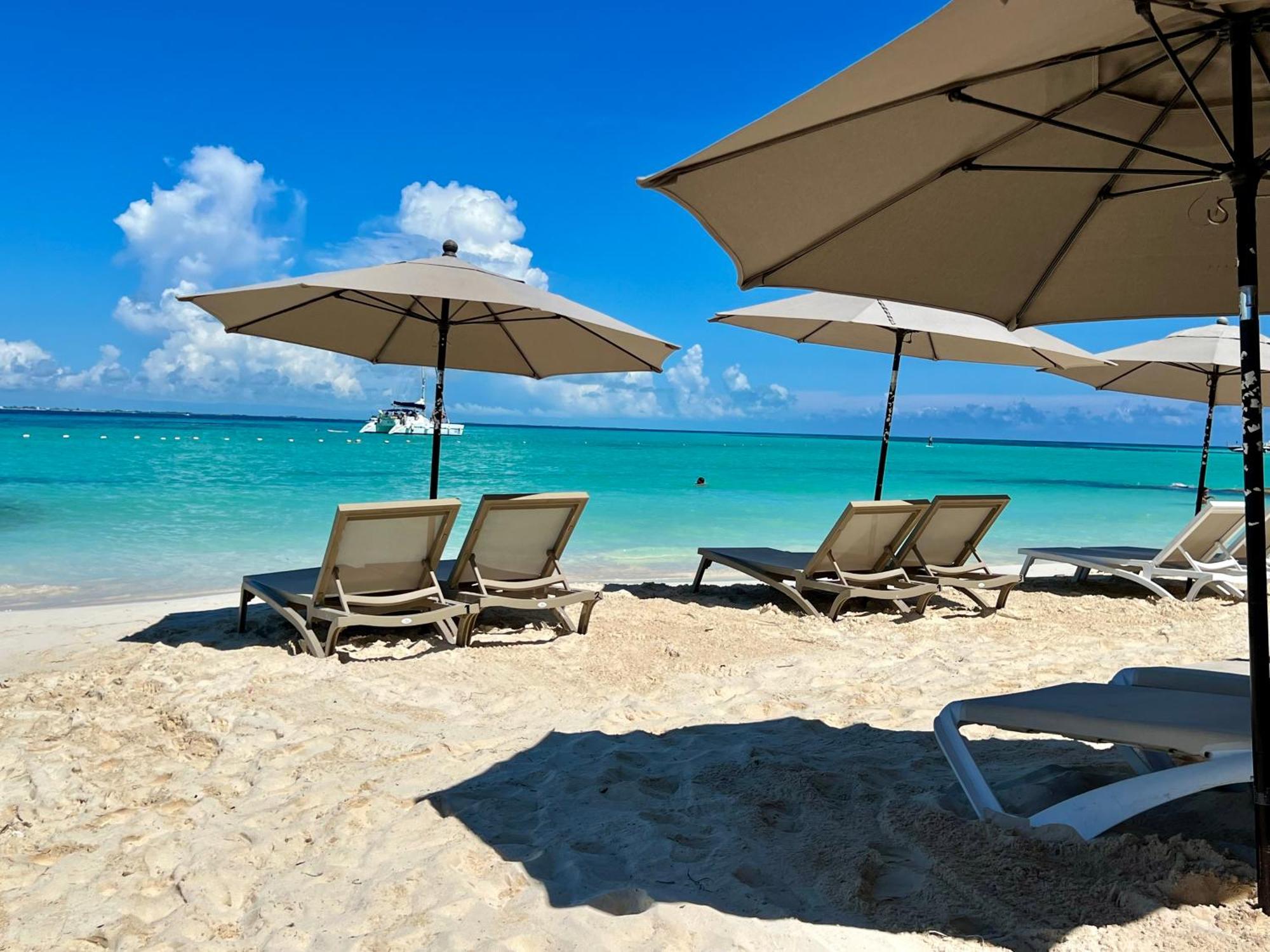 Cuxos Hotel Beachfront إيسلا موخيريس المظهر الخارجي الصورة